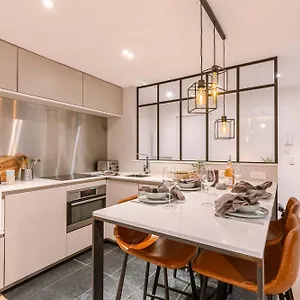 https://stylish-apartment-50-meters-from-the-beach.ostend-hotel.net